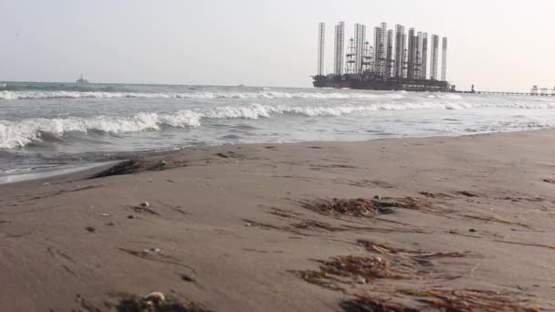 Campo petrolífero no Mar Cáspio — Vídeo de Stock