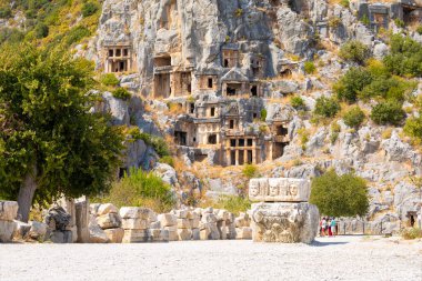 Antik Lycian rock türbesi Demre, eski Myra, Antalya, Türkiye 'deki kalıntıları