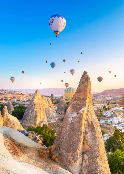 Sunrise view of unusual rocky landscape in Cappadocia, Turkey — Stock Photo, Image