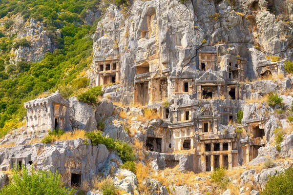 Antiguas ruinas de tumbas de roca lícita en Demre, antigua Myra, Antalya, Turquía —  Fotos de Stock