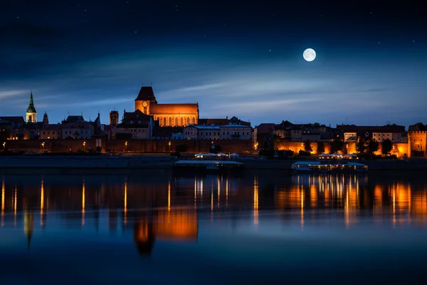 Old town reflected in river at sunset. — Stock fotografie