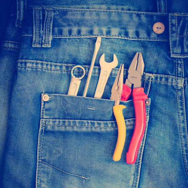 Několik nástrojů na kapse pracovníky džínovina. — Stock fotografie