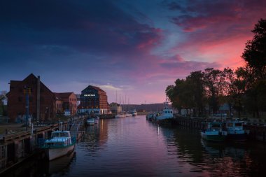 Günbatımı liman Klaipeda, Litvanya.