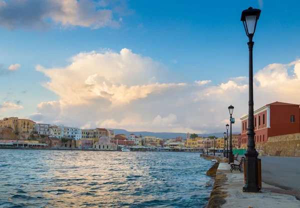 Vista do antigo porto de Chania, Creta, Grécia . — Fotografia de Stock
