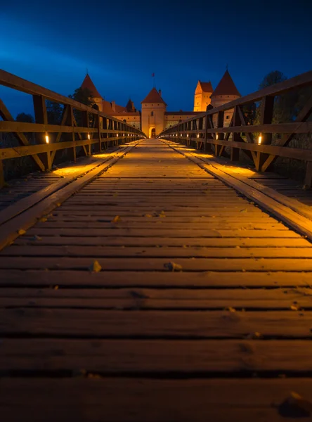 Velho castelo ao pôr-do-sol. Trakai, Lituânia, Europa Oriental . — Fotografia de Stock