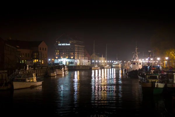 Solnedgång i hamnen Klaipeda, Litauen. — Stockfoto