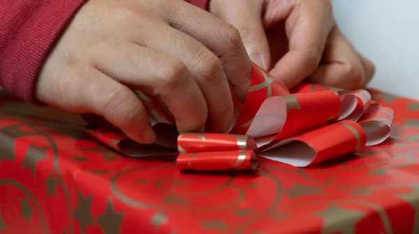 Close View Senior Hand Making Bow Wrapping Paper — Stock Photo, Image
