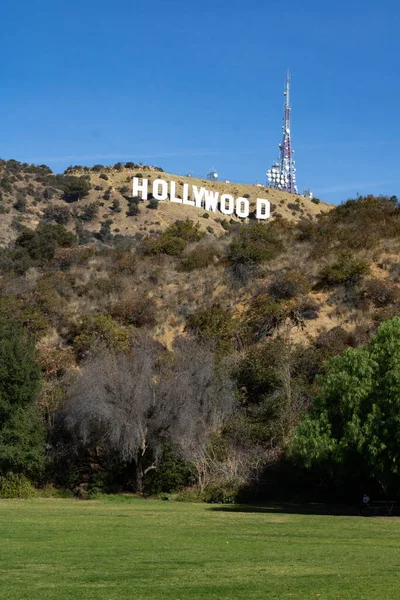 Los Angeles, CA USA - 20 Ocak 2021: Hollywood Park Gölü manzaralı