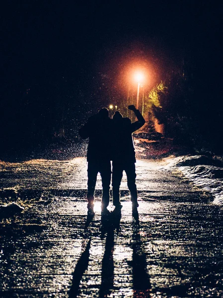 Två vänner och snön — Stockfoto