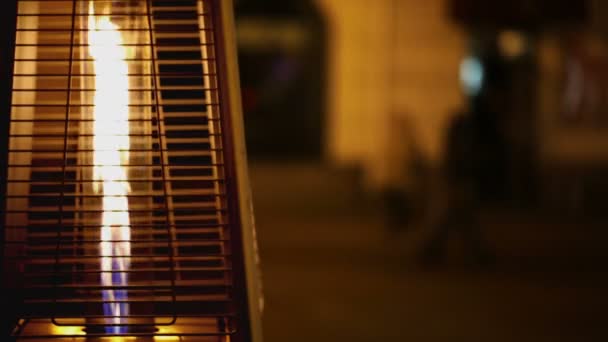 가스 히터에서 불꽃 점화 — 비디오