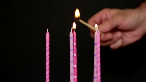 Velas Feliz Aniversário 6 ano, luz acesa e borrada — Vídeo de Stock