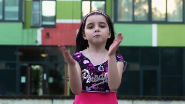 Gyermek számolás 1 rím. Lassú mozgás — Stock videók