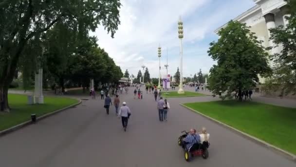 Der Haupteingang zum Ausstellungszentrum vdnkh. — Stockvideo