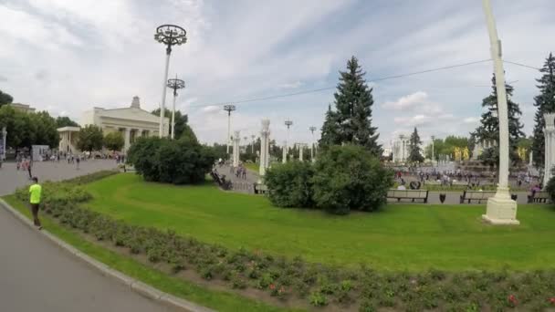 L'entrée principale du parc des expositions VDNKh . — Video