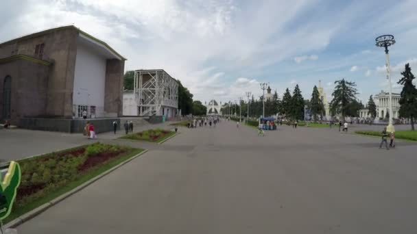 The main entrance to the Exhibition Centre VDNKh. — Stock Video
