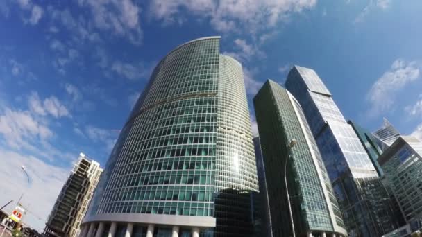Группа современных небоскребов в Москве — стоковое видео