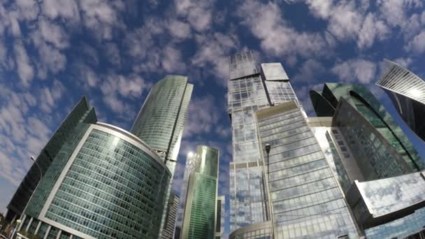 Un grupo de rascacielos modernos en la ciudad de Moscú — Vídeos de Stock