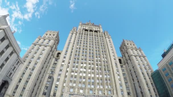 MOSCÚ - 2 de agosto de 2015: Edificio principal Ministerio de Relaciones Exteriores de Rusia . — Vídeos de Stock