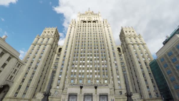 MOSCÚ - 2 de agosto de 2015: Edificio principal Ministerio de Relaciones Exteriores de Rusia . — Vídeos de Stock