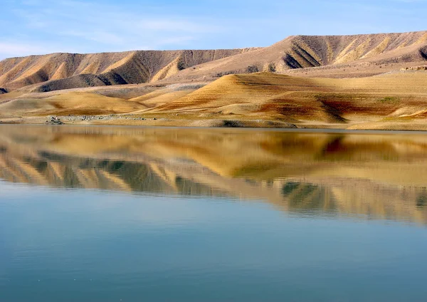 Miroir naturel - Réservoir Azat — Photo