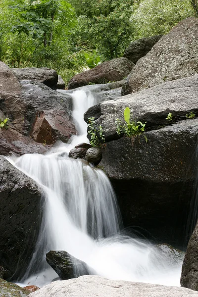 Yaz aylarında Geghard şelale