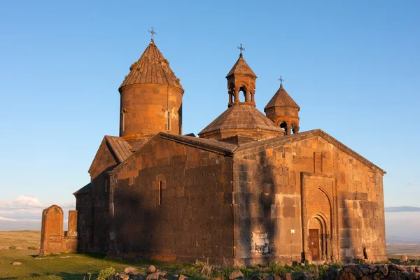 Orange sinar matahari di atas Gereja Saghmosavank — Stok Foto
