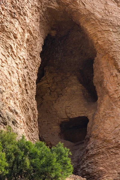 Noravank büyük mağara