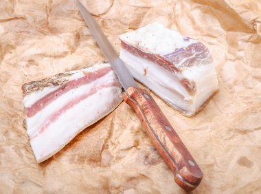 Ambalaj kağıt üzerinde Ukraynalı domuz yağı