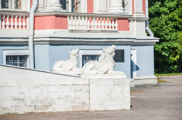 Moscow Russia July 2016 Sculptures Sphinxes Ramp Enter Carriages Great — Stock Photo, Image