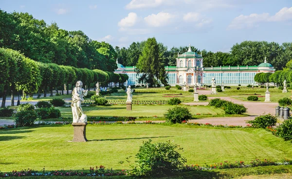 Regular garden in the French style in Kuskov — Stock Photo, Image