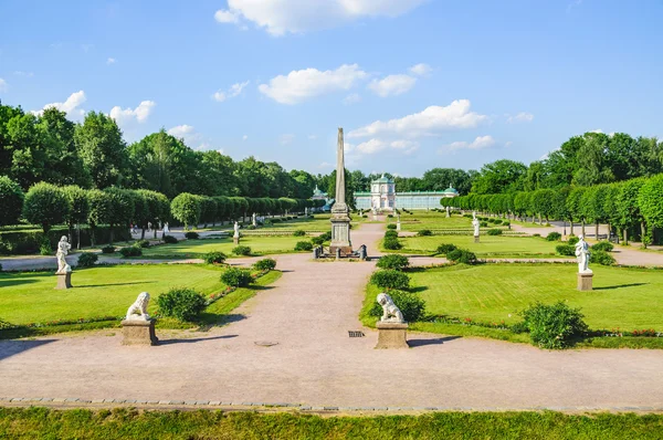 Regular garden in the French style in Kuskov — Stock Photo, Image