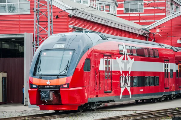 Comboio ES2-002 Stadler KISS RUS (AERO) "Eurásia" no depósito de um nome de Ilyich . — Fotografia de Stock