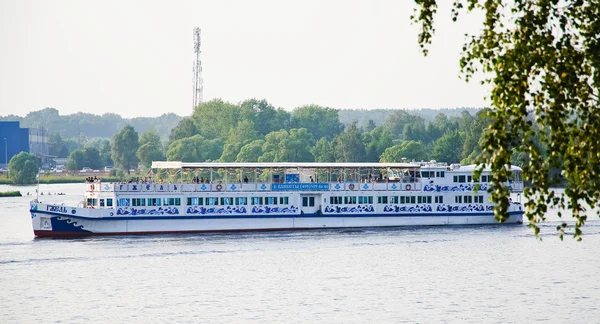 Yolcu zevk tekne Klyazma rezervuar Moskova banliyösünde üzerinde 