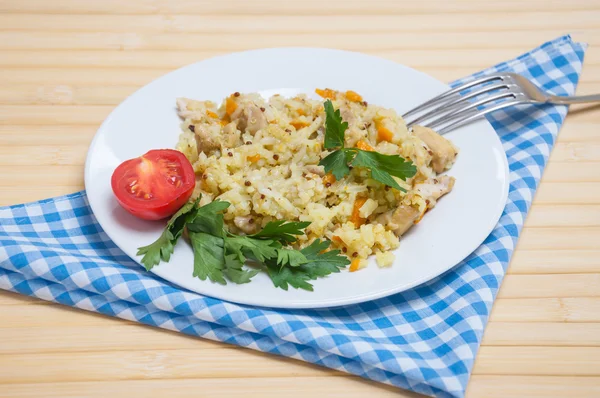 Kuřecí pilaf s přídavkem quinoa — Stock fotografie