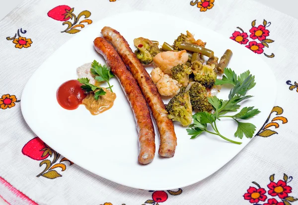 Fried Munich sausages with vegetables and sauces — Stock Photo, Image