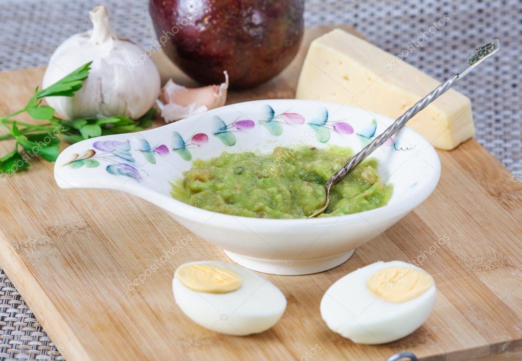 Avocado paste with egg, cheese and garlic