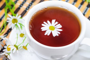 Papatya çayı fincan