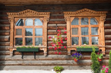 Windows üzerinde oyulmuş trim