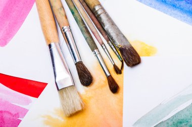 suluboya ve fırçalar