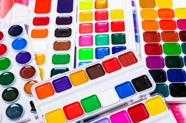 Yeni suluboya boyalar