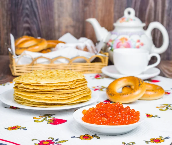 Stack of pancakes and red caviar — Stock Photo, Image