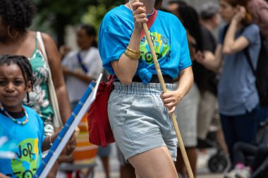 Kanada, 05 Temmuz 2025: Renkli topluluk bir amaç için küresel çevre eylemlerini destekliyor