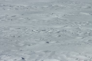 Kanada, Montreal, 26 Aralık 2025: Yumuşak kar oluşumları ile engin buzlu arazi