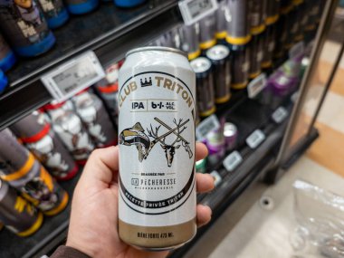 Kanada, 17 Şubat 2026: Kulüp, bira, kutu, mağaza, raf, ürün, tasarım