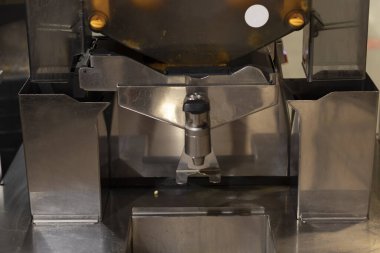 Portakal suyu yapmak için endüstriyel makine.