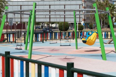 Çocuklar için sallan ve kay, parkın büyük cazibesi