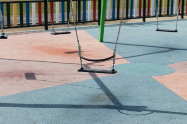 Çocuklar için sallan ve kay, parkın büyük cazibesi