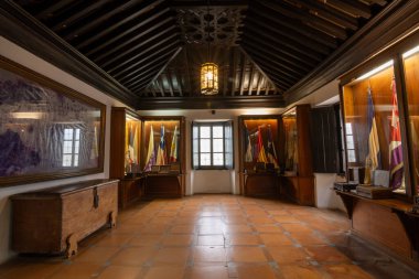 Huelva, İspanya 10.28.2025 La Rabida Manastırı Christopher Columbus, Palos de la Frontera, Huelva, İspanya 'ya bağlı bölgelerin bayraklarını gösteriyor. Kültür mirası ve tarih kavramı.