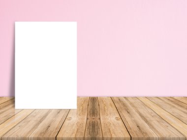 Tahta ahşap zemin ve beton duvar, şablon içerik, ekleme için sahte boş beyaz kağıt poster ürün görüntülenmesi için yan boşluk bırak