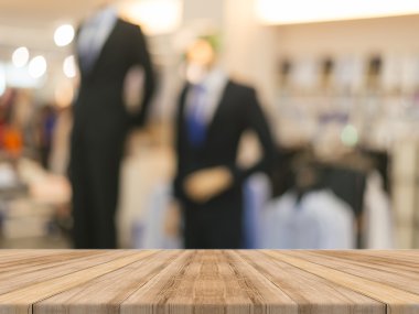 Ahşap Pano boş tablo arka plan bulanık. Perspektif kahverengi ahşap üzerinde alışveriş merkezinde bulanıklık - görüntülemek için kullanılan veya ürün montaj. Ürün görüntüleme için alay.